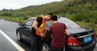 隆子永福道路救援